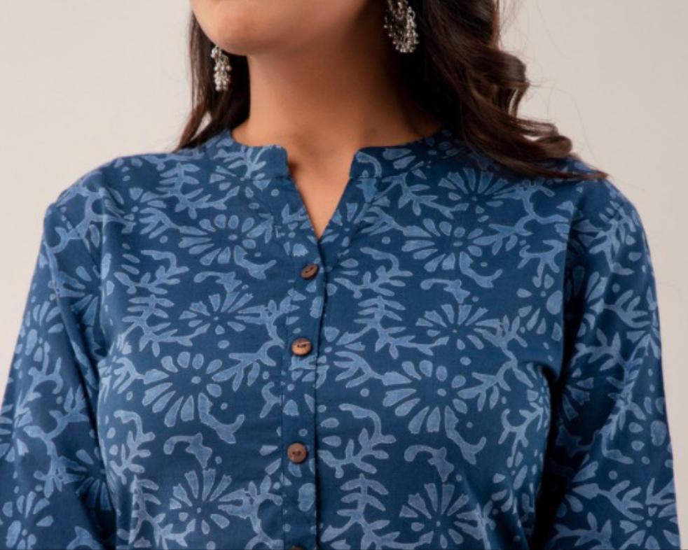 Blue Flat Collar Printed Kurta closeup