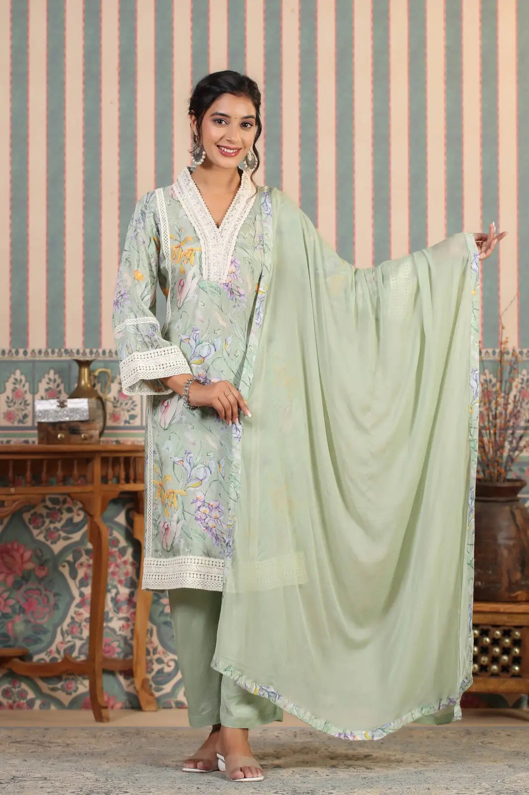 Leaf Green Muslin Kurta Dupatta Pant Set Dupatta work
