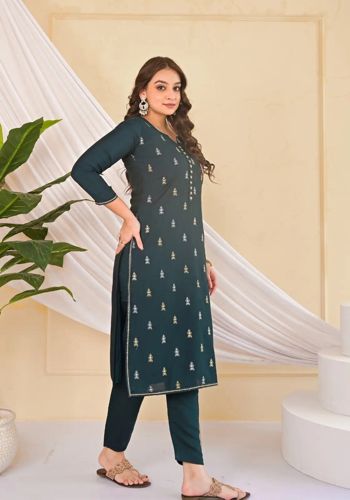 Dark Green silk Kurta Dupatta Pant set detail