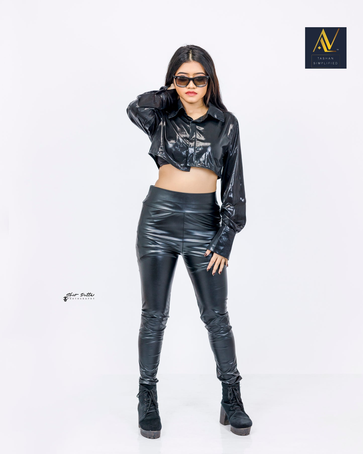 Black skinny leather jegging